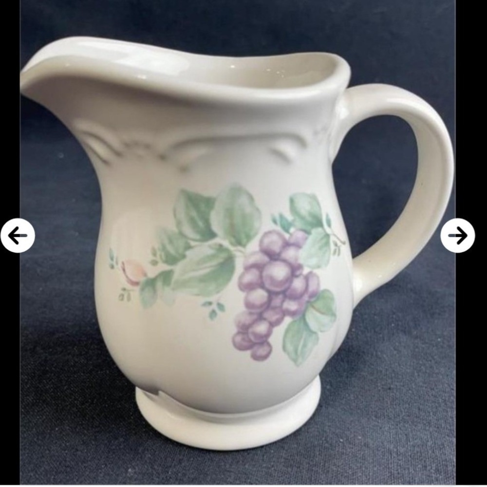 Pfaltzgraff Yorktowne Grape Motif Stoneware Creamer Pitcher 4.5 Inch Farmhouse